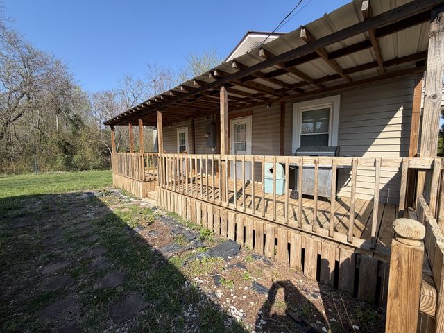 303 W Stewart Ave, Monterey, TN 38574