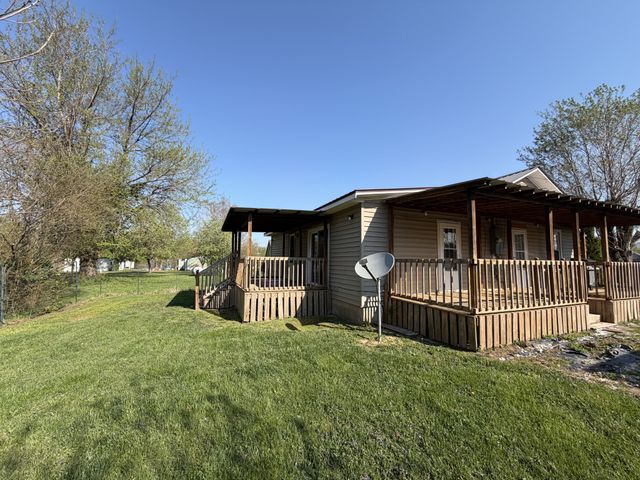 303 W Stewart Ave, Monterey, TN 38574