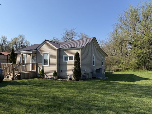 303 W Stewart Ave, Monterey, TN 38574