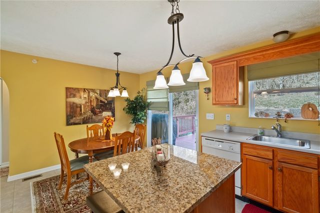 2307 Flint Dr 212-C, South Strabane, PA 15301