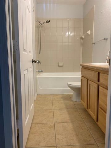 10211 COURTNEY PALMS BOULEVARD 201, Tampa, FL 33619