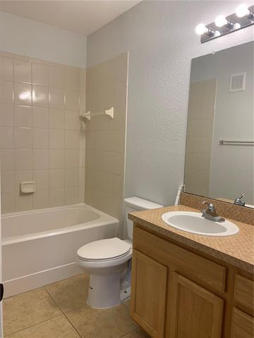 10211 COURTNEY PALMS BOULEVARD 201, Tampa, FL 33619