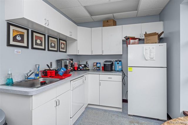 19337 Farmington Road, Livonia, MI 48152