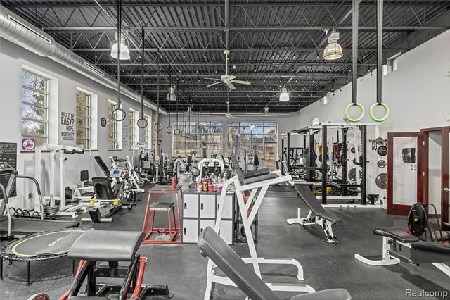 19337 Farmington Road, Livonia, MI 48152