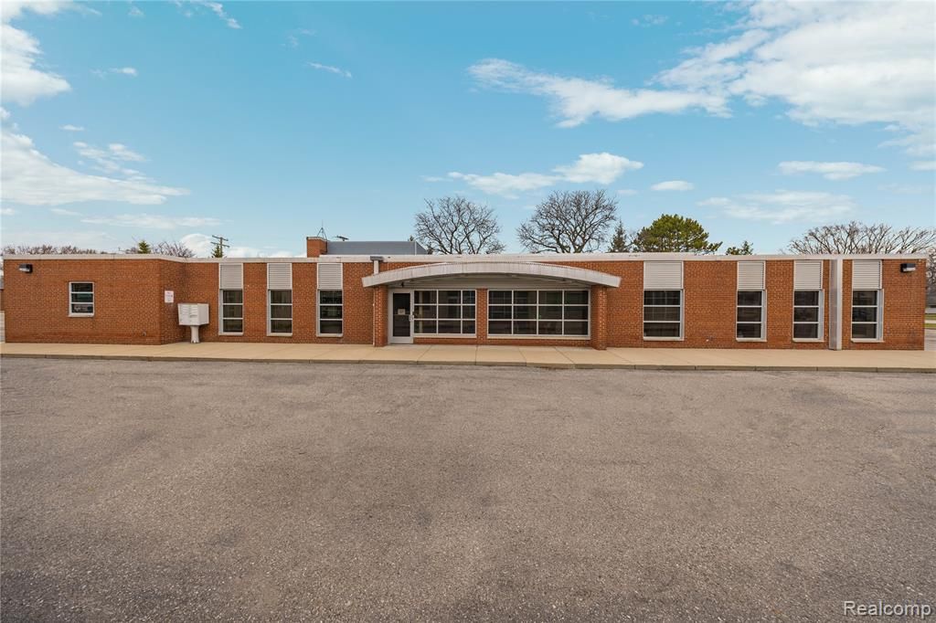 19337 Farmington Road, Livonia, MI 48152