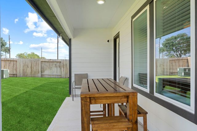 1259 Waterside Trace, Sealy, TX 77474