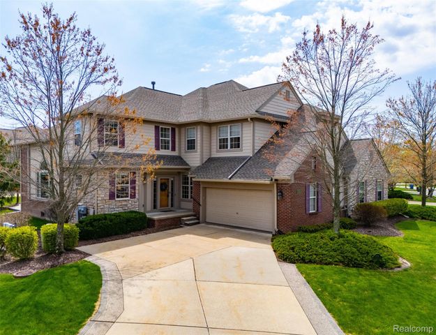 3793 Winding Brook Circle 1, Rochester Hills, MI 48309