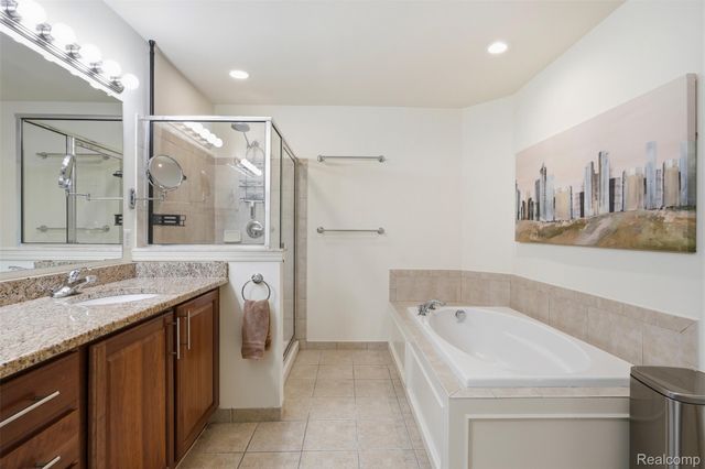 3793 Winding Brook Circle 1, Rochester Hills, MI 48309