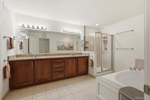 3793 Winding Brook Circle 1, Rochester Hills, MI 48309