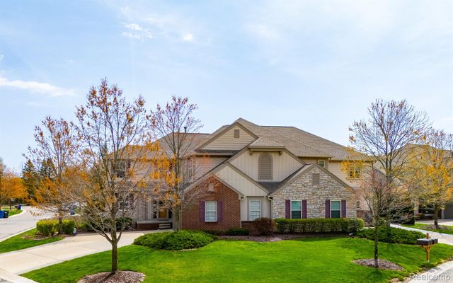 3793 Winding Brook Circle 1, Rochester Hills, MI 48309