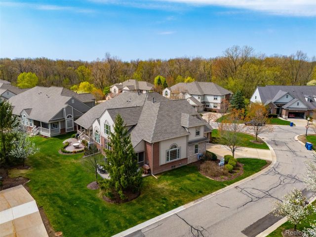 3793 Winding Brook Circle 1, Rochester Hills, MI 48309