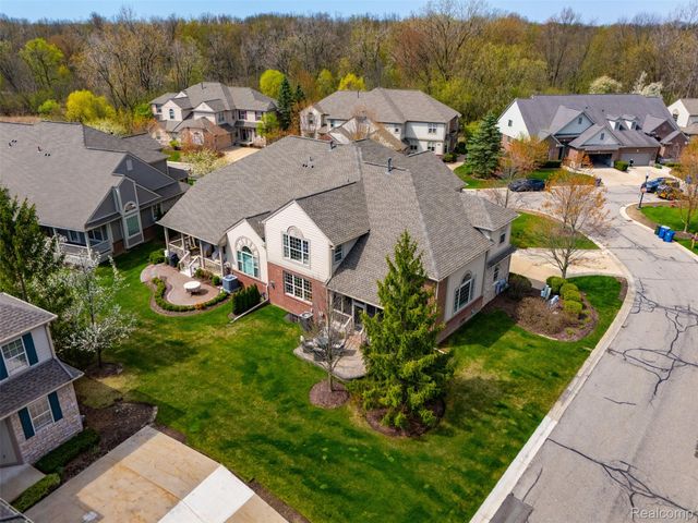 3793 Winding Brook Circle 1, Rochester Hills, MI 48309