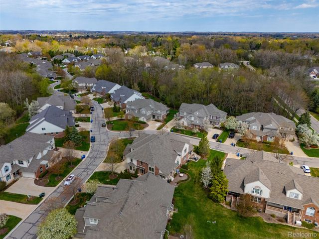 3793 Winding Brook Circle 1, Rochester Hills, MI 48309