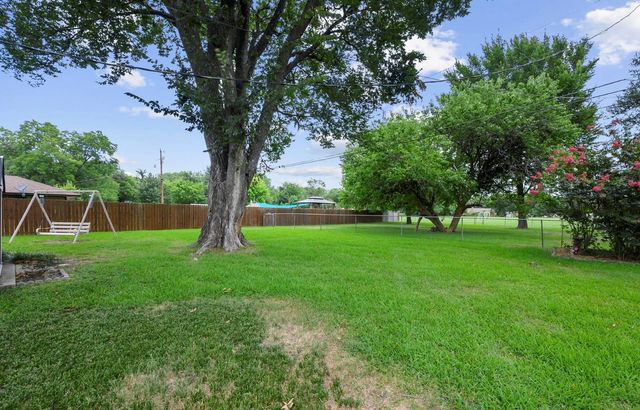 1705 E Beverly Drive, Corsicana, TX 75110