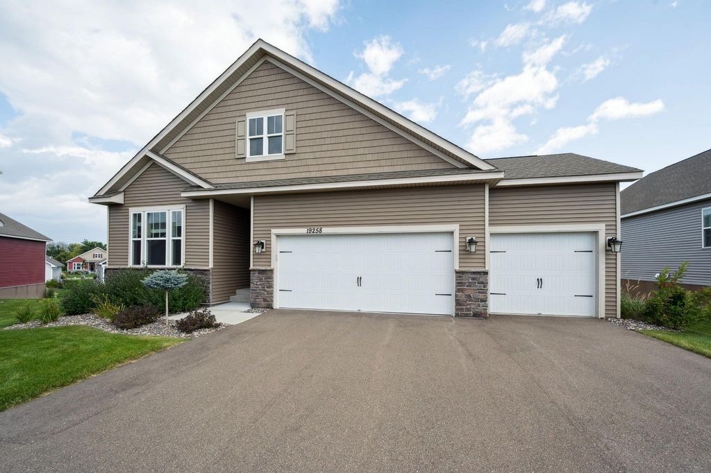 19258 Hunters Place, Rogers, MN 55374
