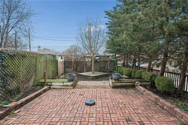 2522 Charlotte Street, Kansas City, MO 64108