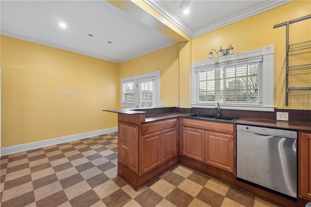 2522 Charlotte Street, Kansas City, MO 64108