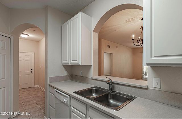 7801 POINT MEADOWS Drive, 1108, Jacksonville, FL 32256