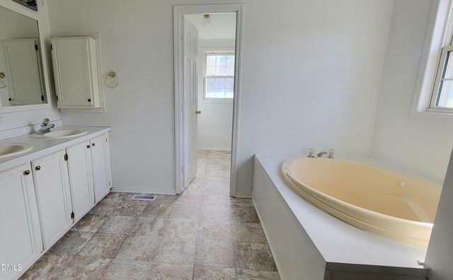 3825 Wyndfair Drive, Fuquay Varina, NC 27526