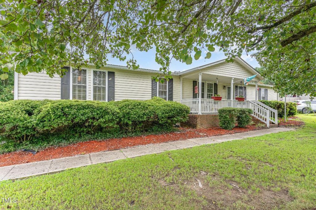 3825 Wyndfair Drive, Fuquay Varina, NC 27526