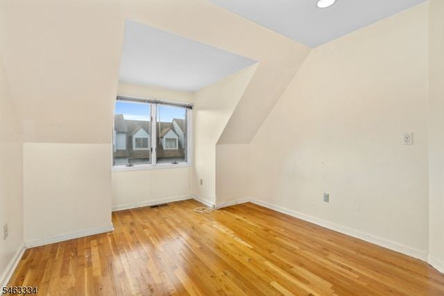 21 Village Park Ct, Scotch Plains Twp., NJ 07076
