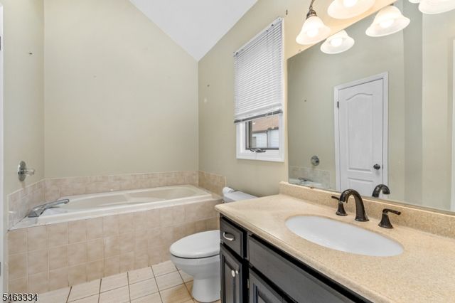 21 Village Park Ct, Scotch Plains Twp., NJ 07076
