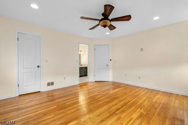 21 Village Park Ct, Scotch Plains Twp., NJ 07076