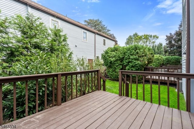 21 Village Park Ct, Scotch Plains Twp., NJ 07076