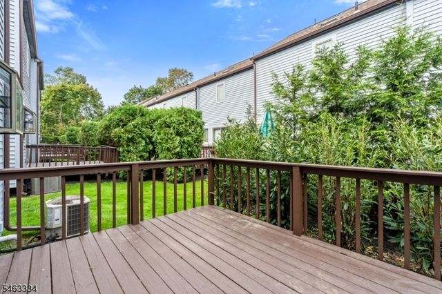 21 Village Park Ct, Scotch Plains Twp., NJ 07076