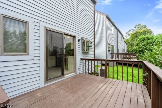 21 Village Park Ct, Scotch Plains Twp., NJ 07076