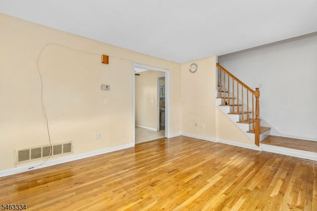 21 Village Park Ct, Scotch Plains Twp., NJ 07076