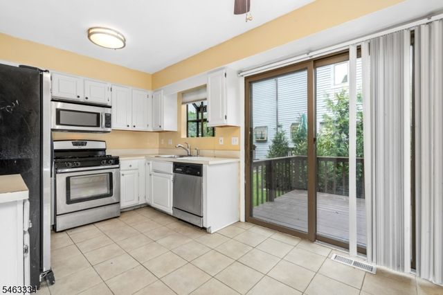 21 Village Park Ct, Scotch Plains Twp., NJ 07076
