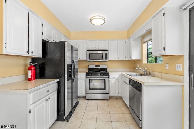 21 Village Park Ct, Scotch Plains Twp., NJ 07076
