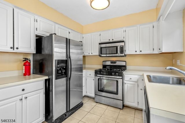21 Village Park Ct, Scotch Plains Twp., NJ 07076