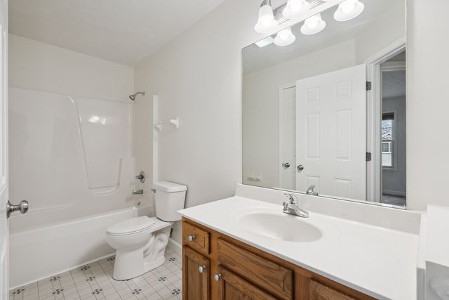 409 11th Ave A Court, Silvis, IL 61282