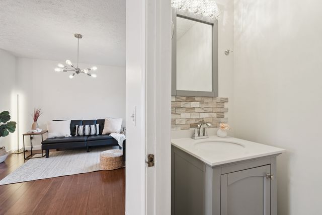 409 11th Ave A Court, Silvis, IL 61282