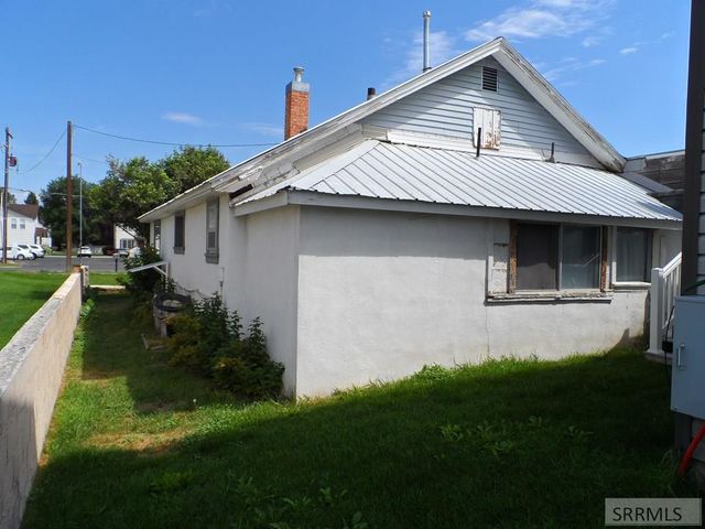 437 W 6th S, Rexburg, ID 83440