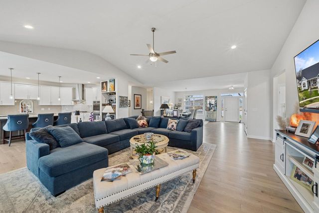 1740 Cobblestone COURT, Lake Geneva, WI 53147