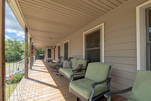 194 Elgin Woods LN, Elgin, TX 78621