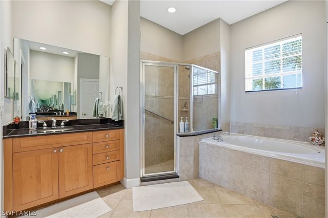 10320 Wishing Stone CT, Bonita Springs, FL 34135