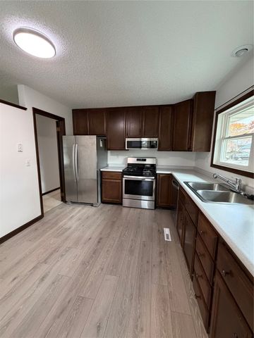 302 NW Stratford Lane, Ankeny, IA 50023