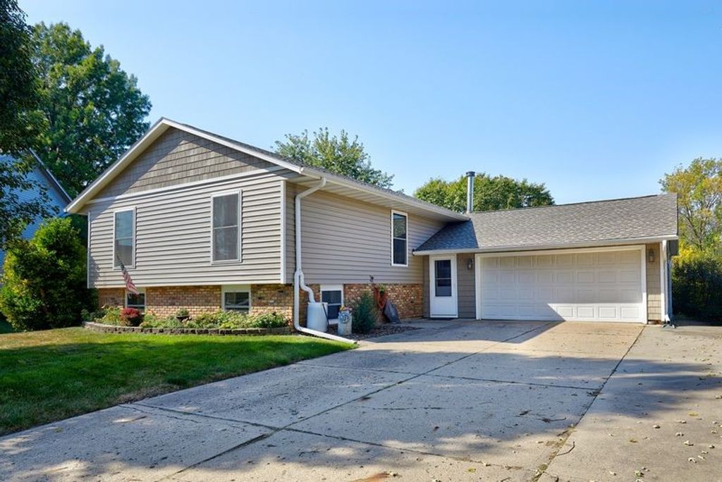 302 NW Stratford Lane, Ankeny, IA 50023