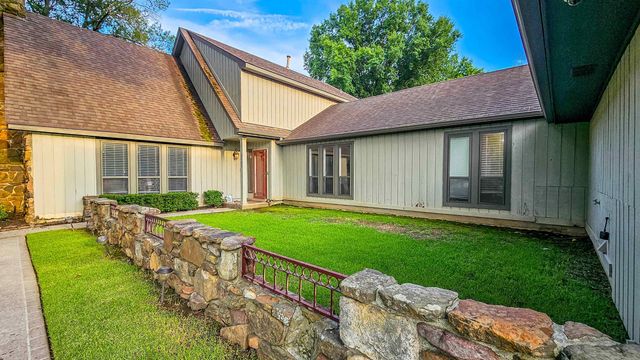 2455 SURREYHILL PL, Memphis, TN 38016