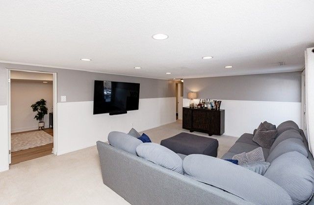 2700 68th Street, Urbandale, IA 50322