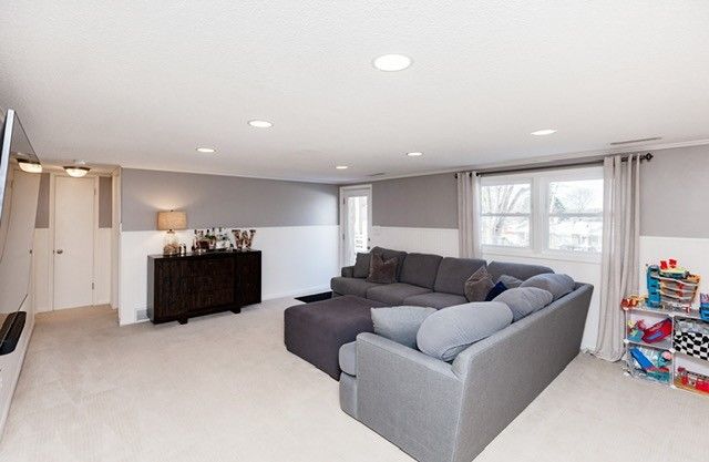 2700 68th Street, Urbandale, IA 50322