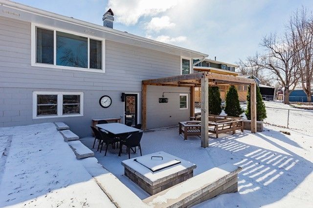 2700 68th Street, Urbandale, IA 50322