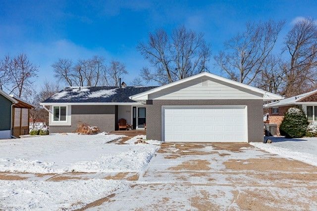 2700 68th Street, Urbandale, IA 50322
