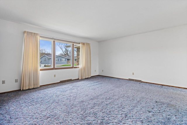 864 Mayer LANE, Mayville, WI 53050