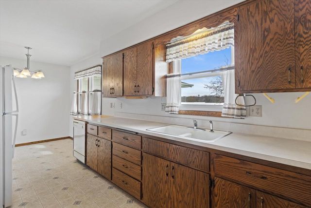 864 Mayer LANE, Mayville, WI 53050
