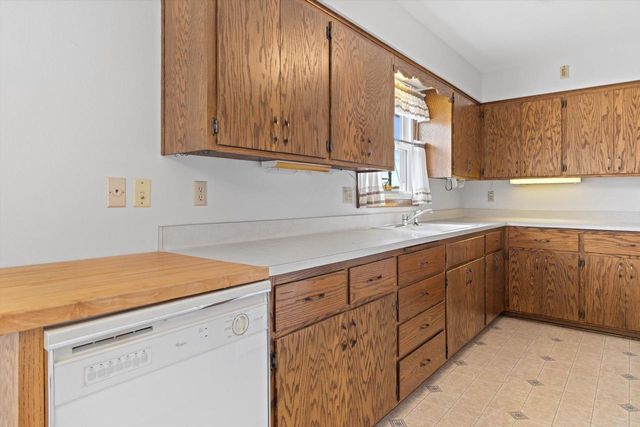 864 Mayer LANE, Mayville, WI 53050